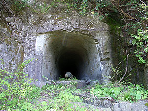 初代中山隧道：北側坑門