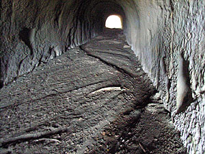 初代中山隧道：路盤