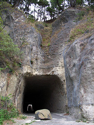 福浦隧道：坑口上