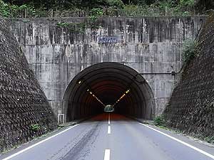 船岡トンネル：南側坑門