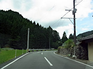 山浦集落への道
