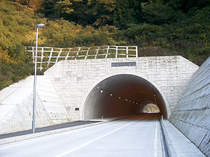 古市トンネル：西側坑門