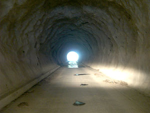 布施隧道：トンネル内部