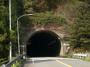 堀越トンネル：南側坑門