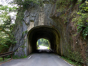 二号隧道：西側坑門