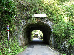 二号隧道：東側坑門