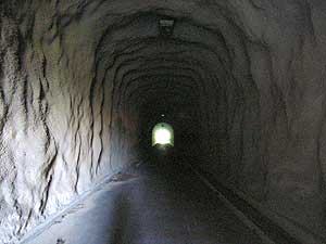飯美隧道：トンネル内部