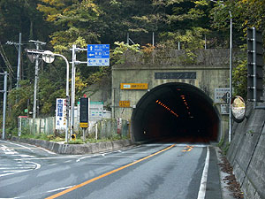 井倉トンネル：北側坑門