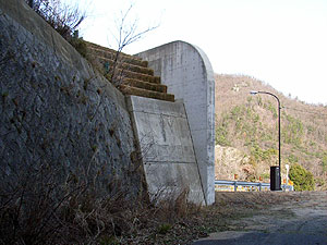 猪ノ谷トンネル：坑門裏