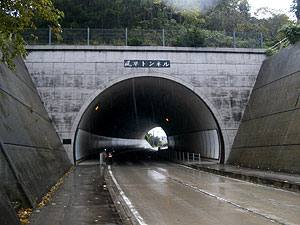 風早トンネル：南側坑門