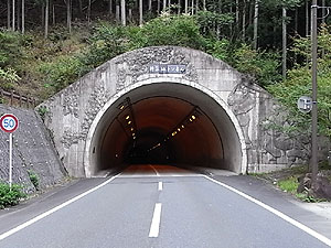 神楽坂トンネル：南側坑門