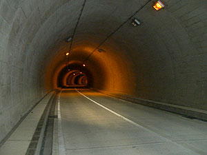 久見漁港トンネル：トンネル内部