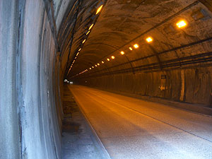 九の坂トンネル：トンネル内部