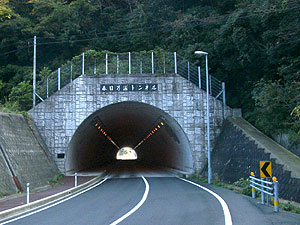 春日乃浦トンネル：北側坑門