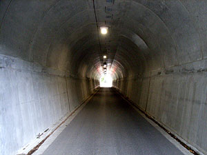 落合隧道：トンネル内部
