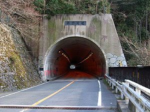 箕面隧道：北側坑門