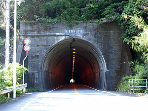 三津坂トンネル：東側坑門