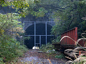 森山隧道：西側坑門