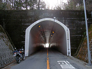 野間隧道：西側坑門
