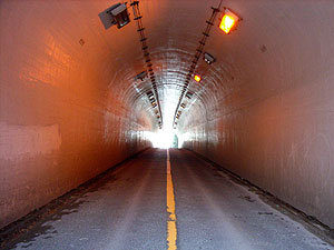 野間隧道：トンネル内部
