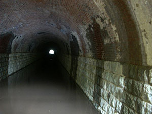 隧道内部