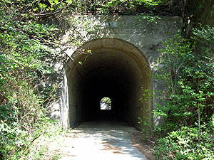 代隧道：南側坑門