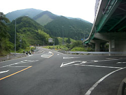 志戸坂隧道旧道・鳥取側旧道分岐