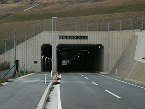 隠岐空港トンネル：南側坑門