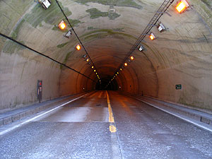 新戸倉トンネル：トンネル内部