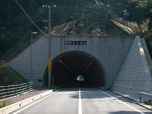 卯敷トンネル：北側坑門