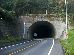 新森山トンネル：東側坑門