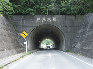 城山トンネル：北側坑門