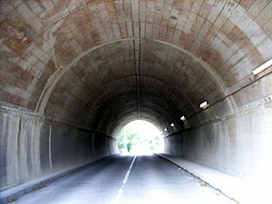 城山トンネル：トンネル内部
