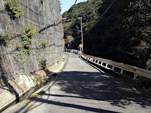 太山寺旧道：峡谷