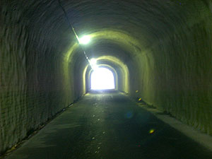 登具隧道：トンネル内部