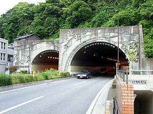 新横須賀隧道：西側坑門