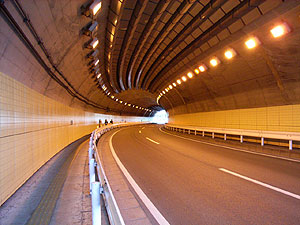横須賀隧道：トンネル内部